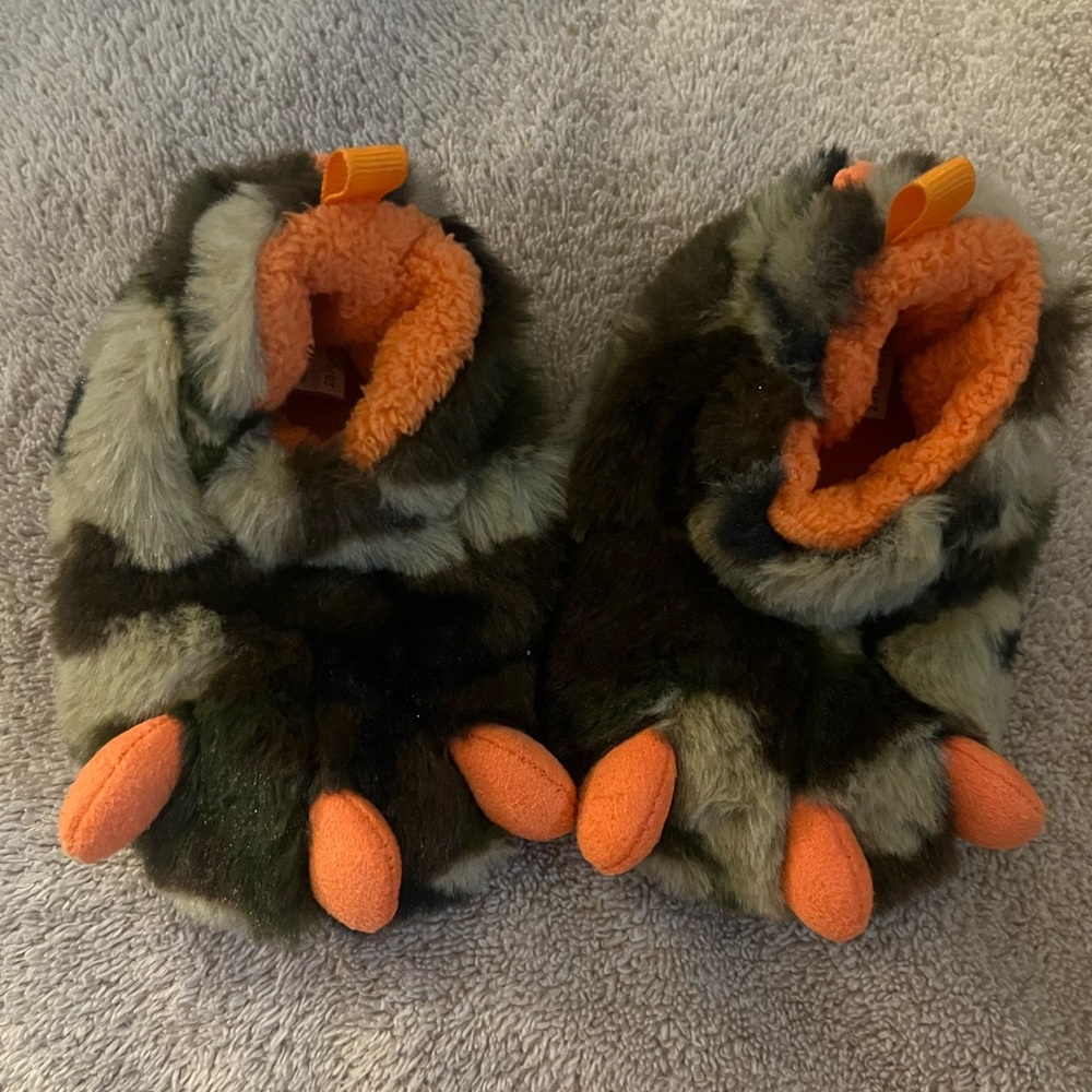 Animal slippers infant size 3